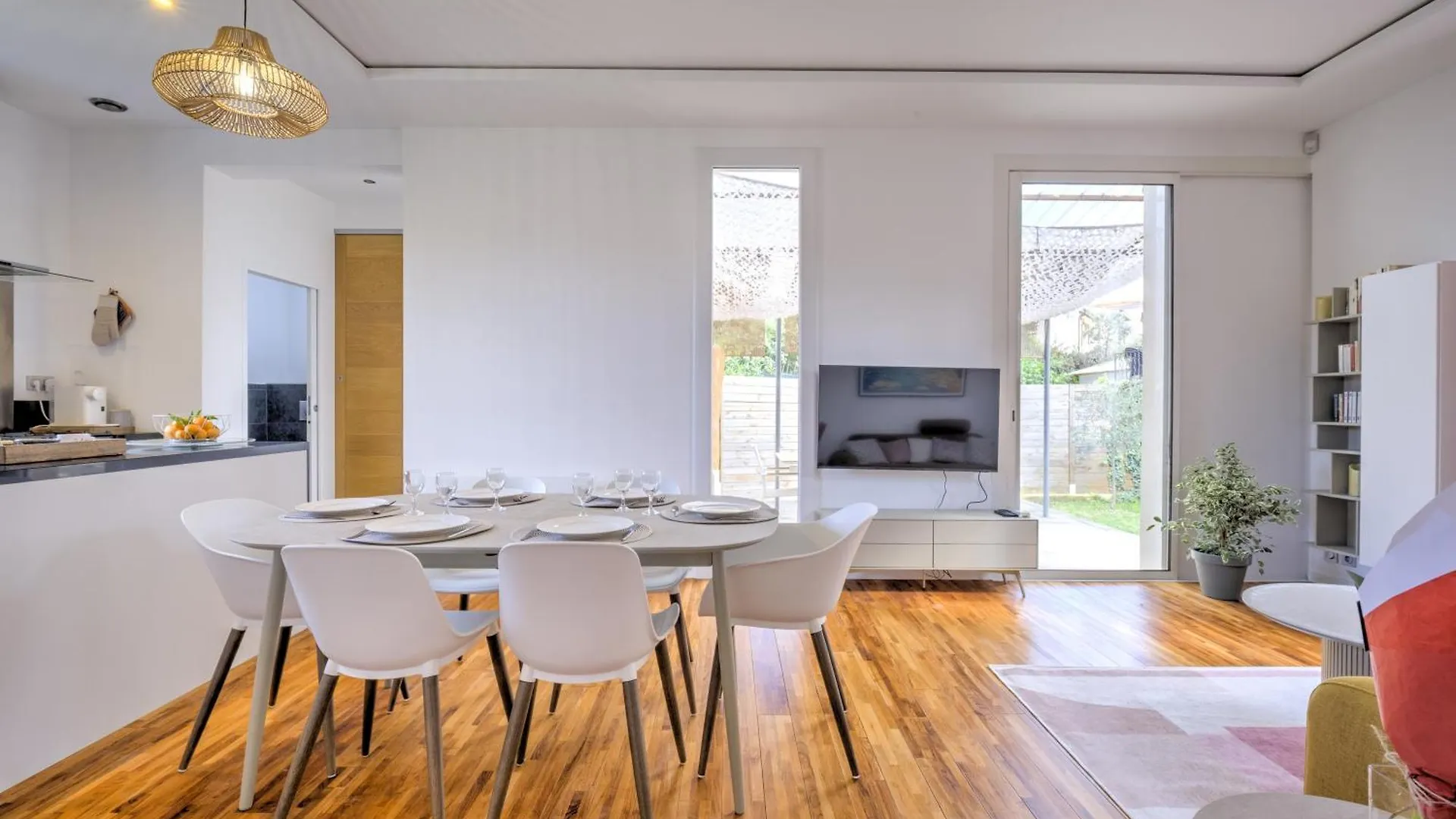 Antibes Secret Garden Apartment 0*,